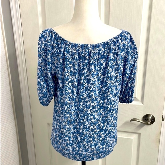 Blue & White Floral Peasant Blouse Scooped Neckline & Short Sleeves Size S - Picture 4 of 8